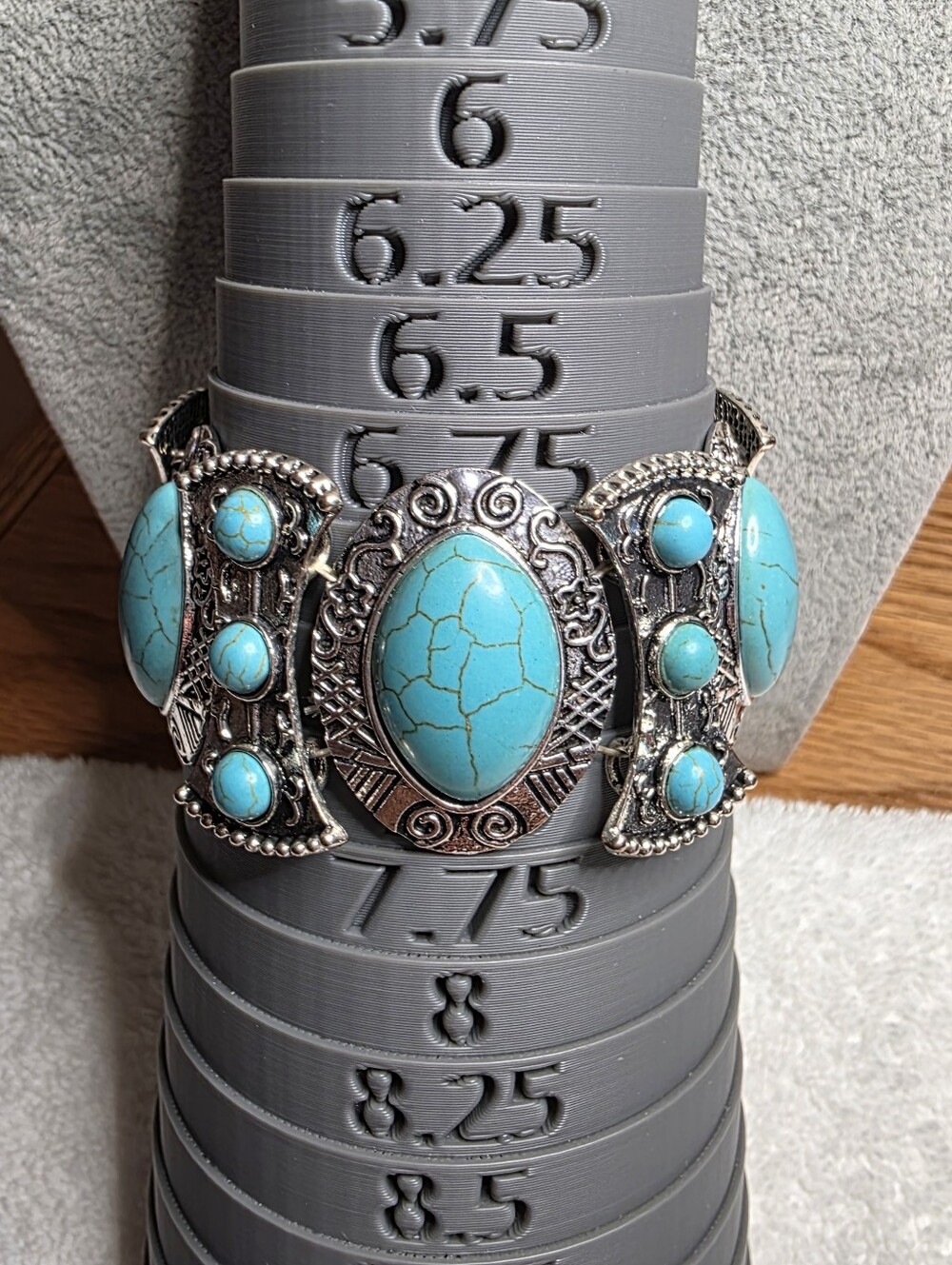 Wide Southwestern Dyed Howlite Stone Panel Stretch Bracelet Silver-Tone - Picture 6 of 6